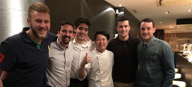 El equipo ganador del XXIII Concurso de Cocina y Servicios de Restaurante del CETT en Koy Shunka Barcelona